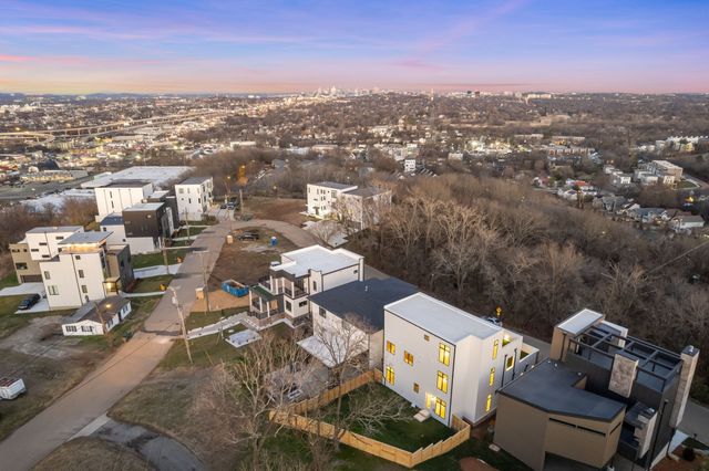 6112 Hill Circle Dr, Nashville, TN 37209