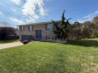 3233 Saint Charles Drive, Steubenville, OH 43952