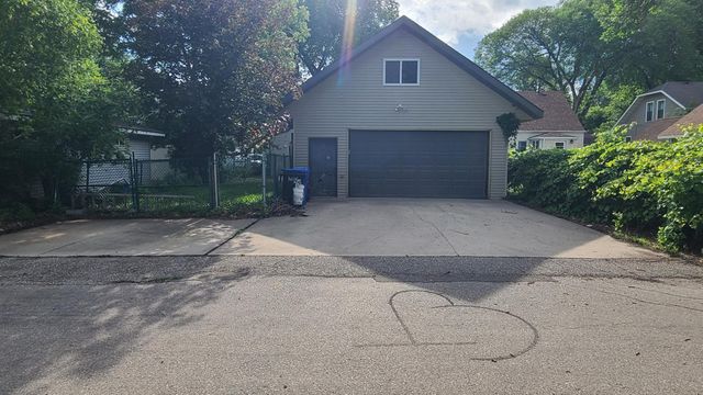 1121 1st Street N, Fargo, ND 58102