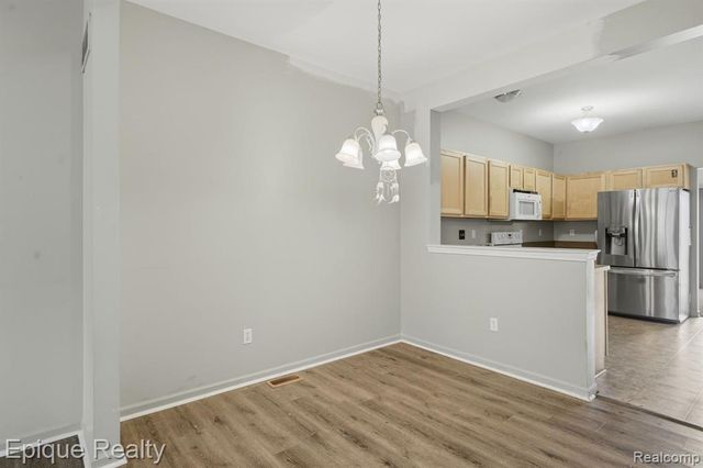 2206 Knotty Pine Trail, Howell, MI 48855