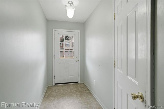 2206 Knotty Pine Trail, Howell, MI 48855