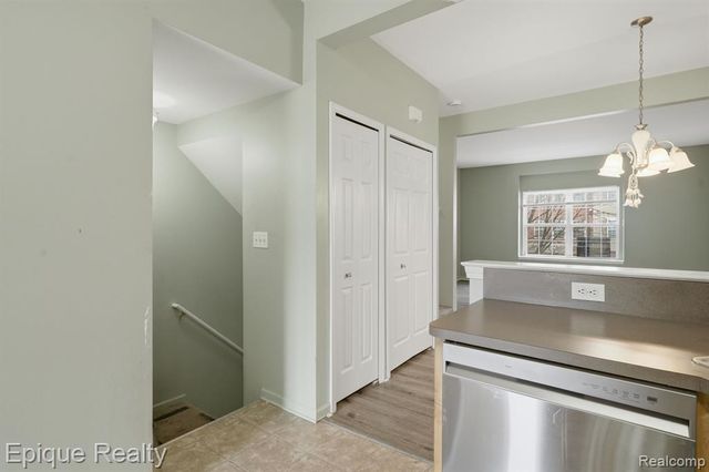 2206 Knotty Pine Trail, Howell, MI 48855