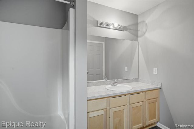 2206 Knotty Pine Trail, Howell, MI 48855