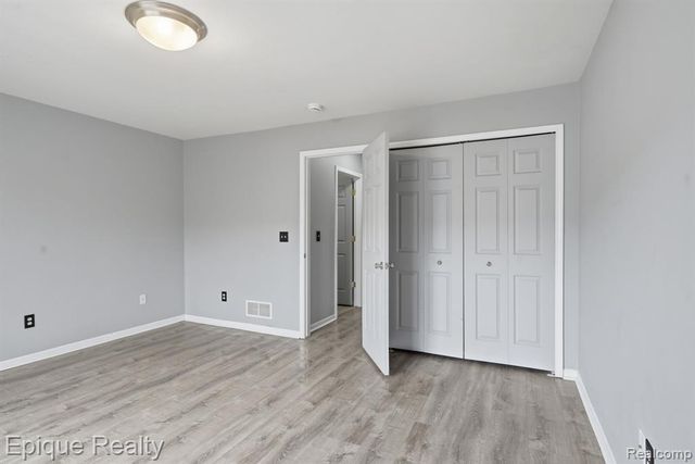 2206 Knotty Pine Trail, Howell, MI 48855