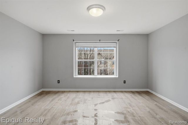 2206 Knotty Pine Trail, Howell, MI 48855