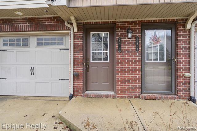 2206 Knotty Pine Trail, Howell, MI 48855