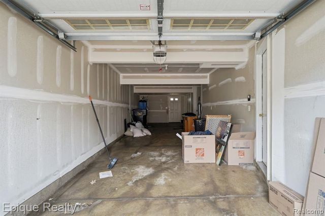 2206 Knotty Pine Trail, Howell, MI 48855