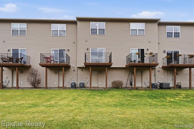 2206 Knotty Pine Trail, Howell, MI 48855