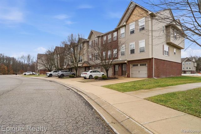 2206 Knotty Pine Trail, Howell, MI 48855