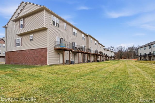 2206 Knotty Pine Trail, Howell, MI 48855