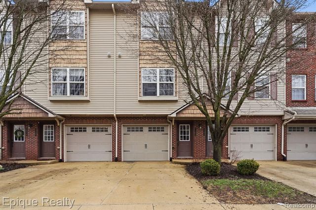 2206 Knotty Pine Trail, Howell, MI 48855