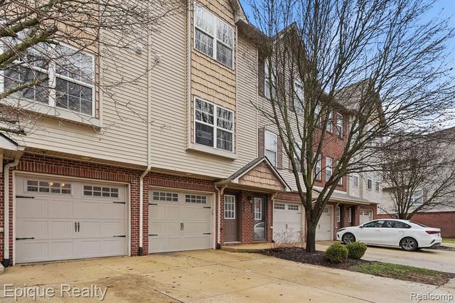 2206 Knotty Pine Trail, Howell, MI 48855