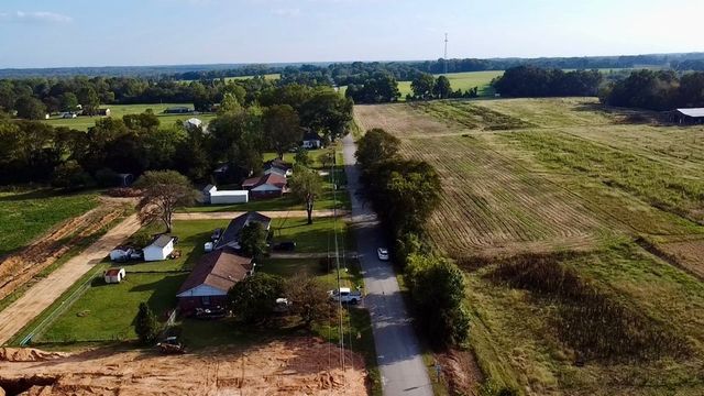 495 Rowland Mill Rd, Bruceton, TN 38317