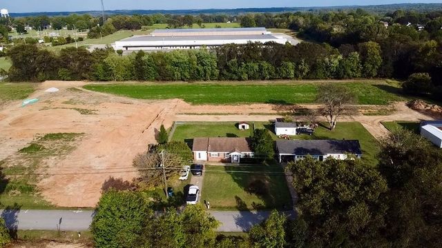 495 Rowland Mill Rd, Bruceton, TN 38317