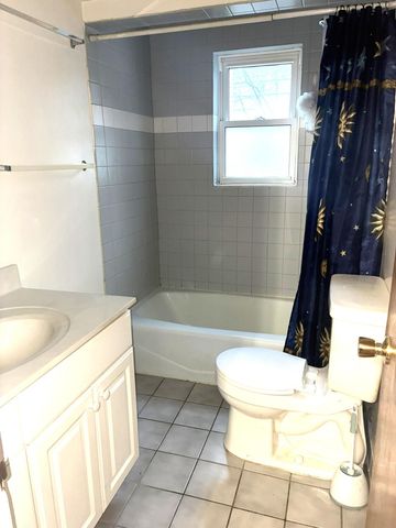 909 Westfall Avenue, Kalamazoo City, MI 49006