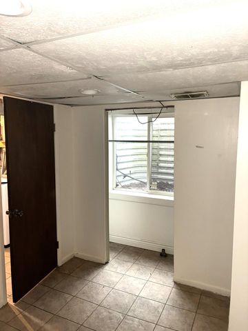 909 Westfall Avenue, Kalamazoo City, MI 49006