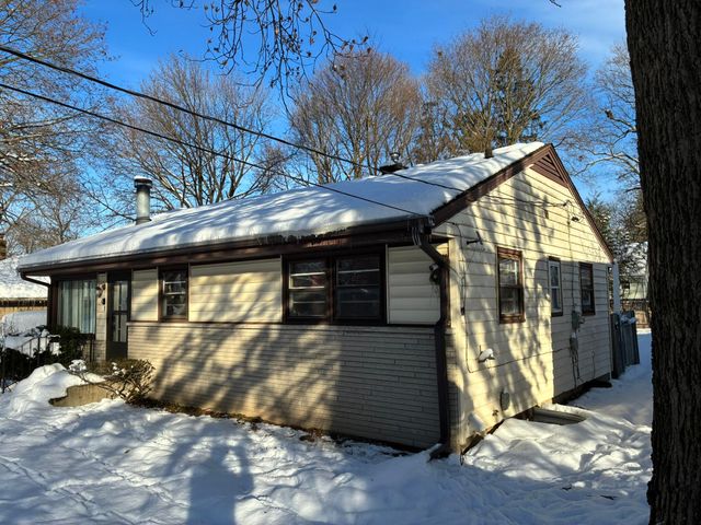 909 Westfall Avenue, Kalamazoo City, MI 49006