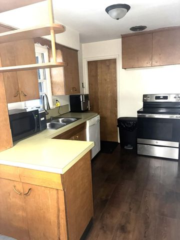 909 Westfall Avenue, Kalamazoo City, MI 49006