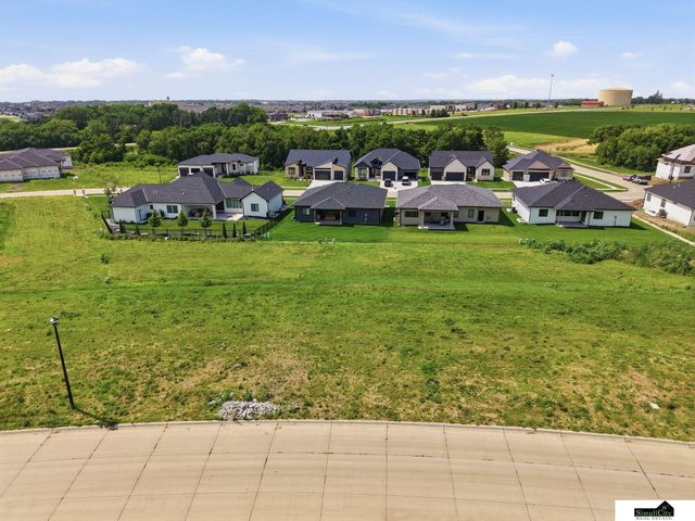 8624 Butterfly Drive, Lincoln, NE 68526
