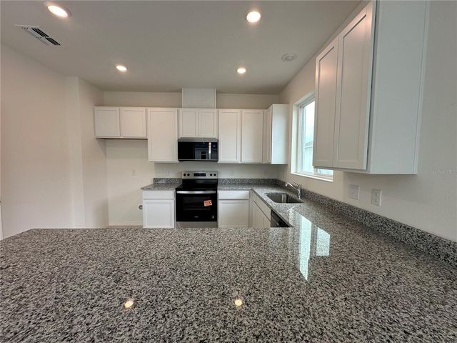 37411 ROANOKE RIVER WAY, Zephyrhills, FL 33540