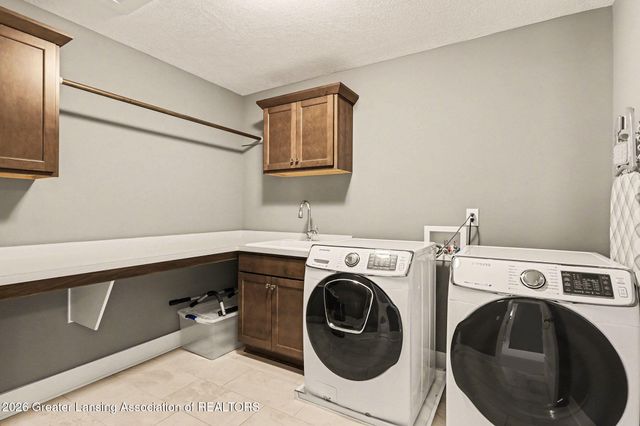 6072 Sleepy Hollow Lane, East Lansing, MI 48823