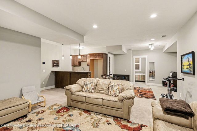 6072 Sleepy Hollow Lane, East Lansing, MI 48823