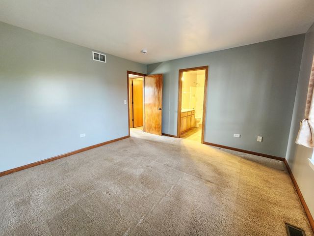 2552 Cesario Drive, Hampshire, IL 60140