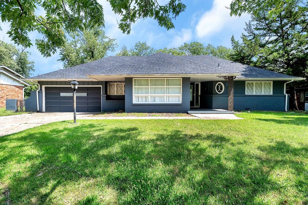 1046 N Armour St, Wichita, KS 67206