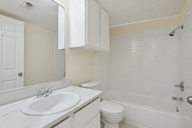 2401 Leon ST 210, Austin, TX 78705