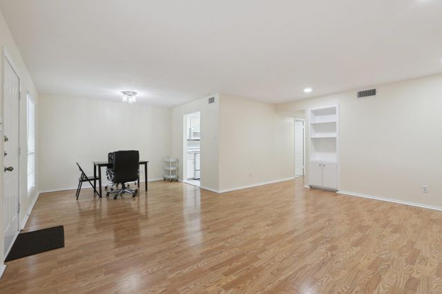 2401 Leon ST 210, Austin, TX 78705