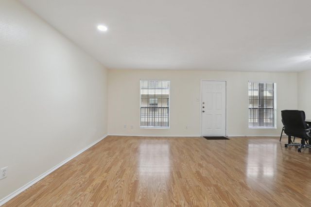 2401 Leon ST 210, Austin, TX 78705
