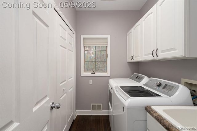 6091 Brookstone Lane, Grand Blanc, MI 48439