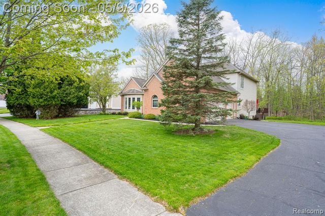 6091 Brookstone Lane, Grand Blanc, MI 48439