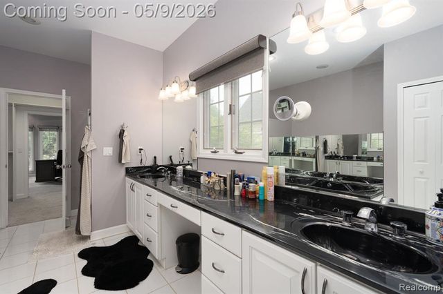 6091 Brookstone Lane, Grand Blanc, MI 48439