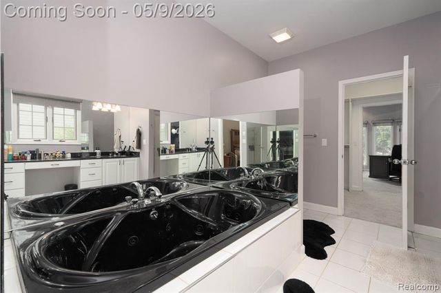 6091 Brookstone Lane, Grand Blanc, MI 48439
