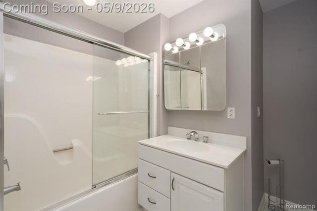 6091 Brookstone Lane, Grand Blanc, MI 48439