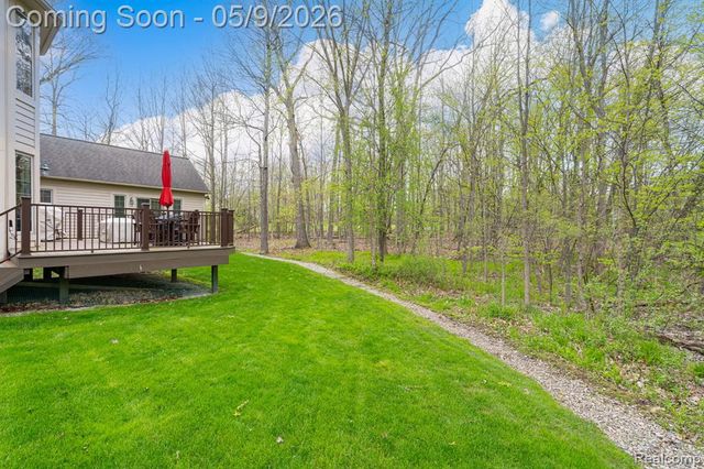 6091 Brookstone Lane, Grand Blanc, MI 48439