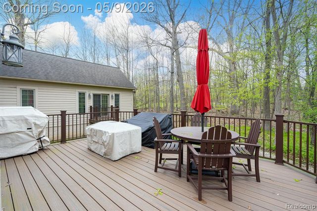 6091 Brookstone Lane, Grand Blanc, MI 48439