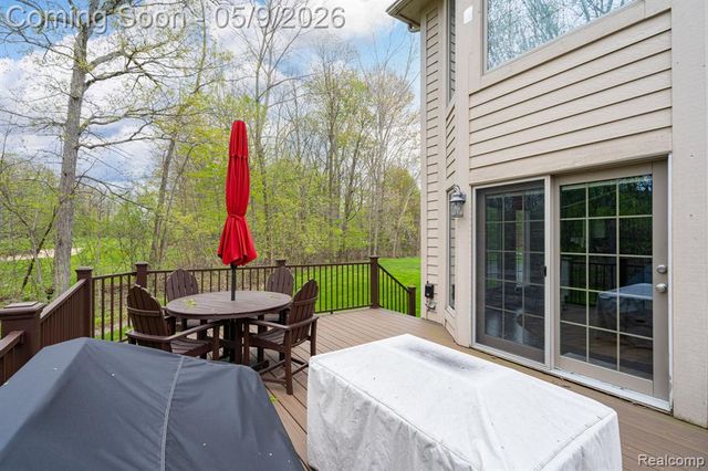 6091 Brookstone Lane, Grand Blanc, MI 48439