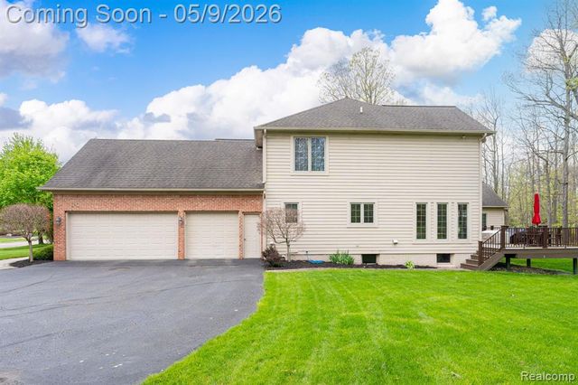 6091 Brookstone Lane, Grand Blanc, MI 48439