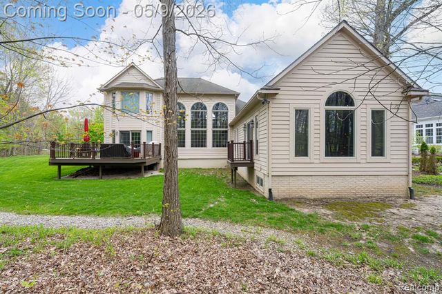 6091 Brookstone Lane, Grand Blanc, MI 48439