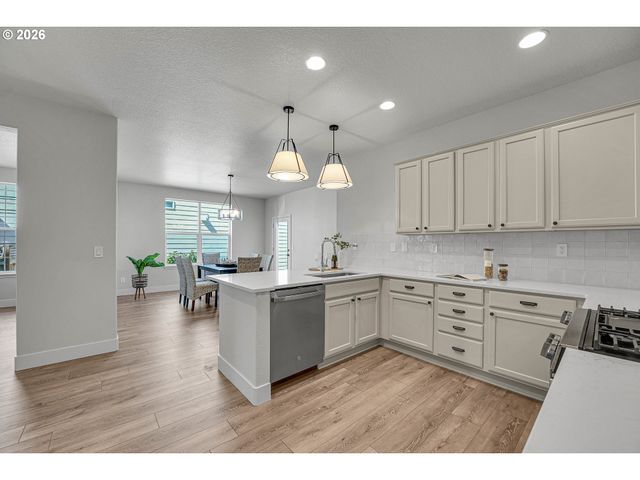 3730 Se OAKLEAF St, Hillsboro, OR 97123