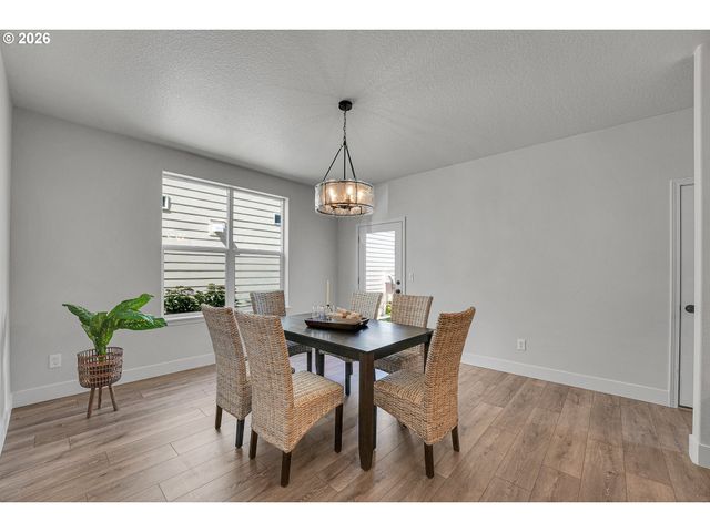 3730 Se OAKLEAF St, Hillsboro, OR 97123
