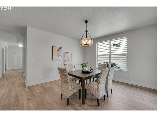 3730 Se OAKLEAF St, Hillsboro, OR 97123
