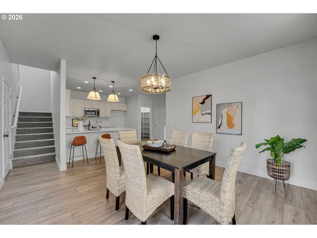 3730 Se OAKLEAF St, Hillsboro, OR 97123