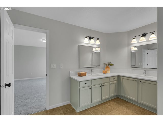 3730 Se OAKLEAF St, Hillsboro, OR 97123