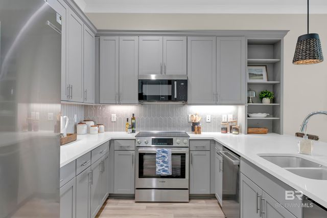 951 W Lagoon Avenue E, Gulf Shores, AL 36542