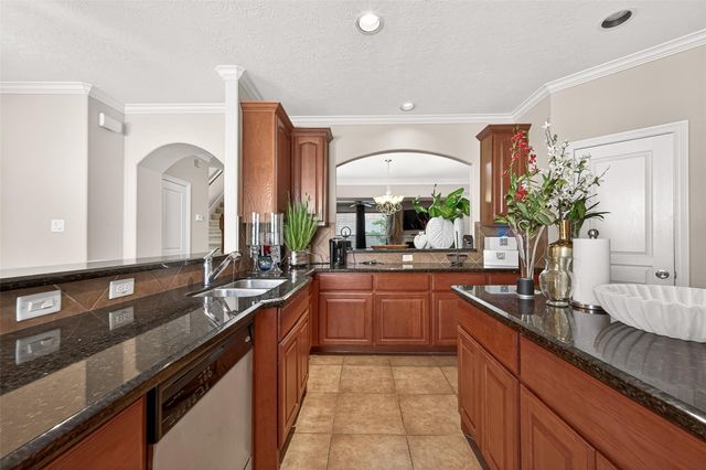3418 Skyline Village Drive, Houston, TX 77057