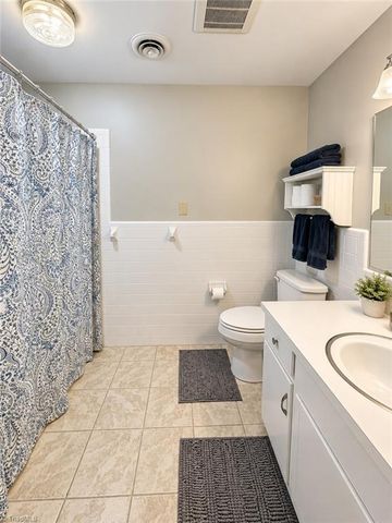 1011 W Mountain Street, Kernersville, NC 27284