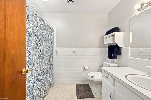 1011 W Mountain Street, Kernersville, NC 27284